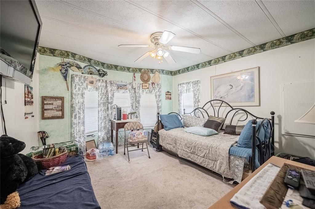 待售: $144,000 (2 贝兹, 2 浴室, 1066 平方英尺)