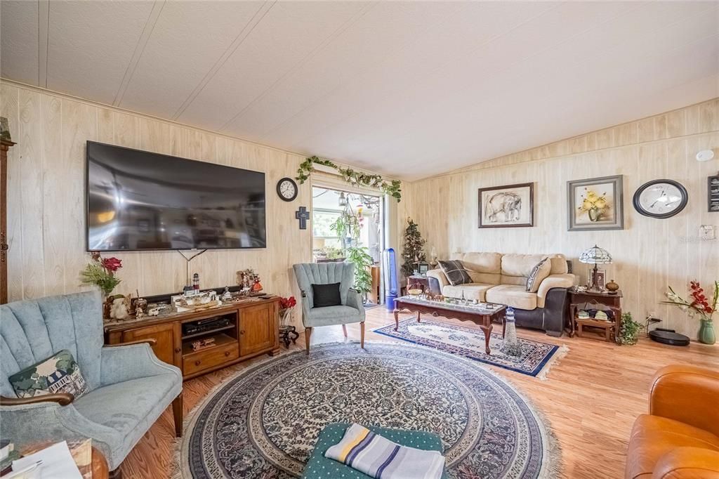 待售: $144,000 (2 贝兹, 2 浴室, 1066 平方英尺)