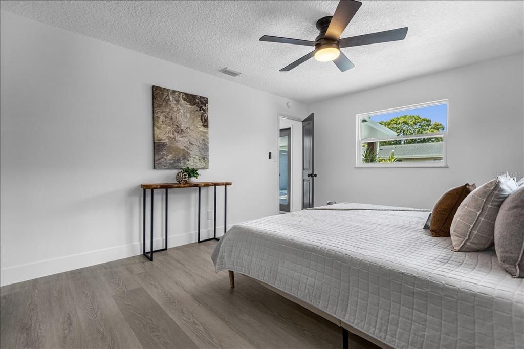 Active With Contract: $589,900 (4 beds, 2 baths, 1814 Square Feet)