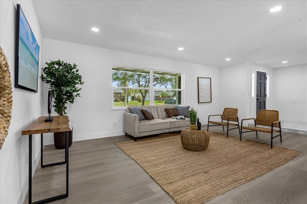 Active With Contract: $589,900 (4 beds, 2 baths, 1814 Square Feet)