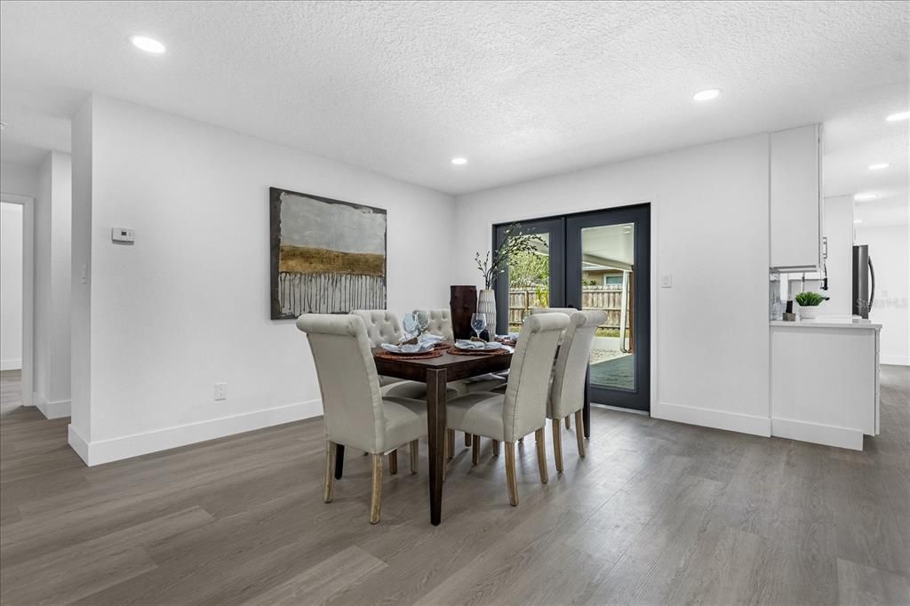 Active With Contract: $589,900 (4 beds, 2 baths, 1814 Square Feet)