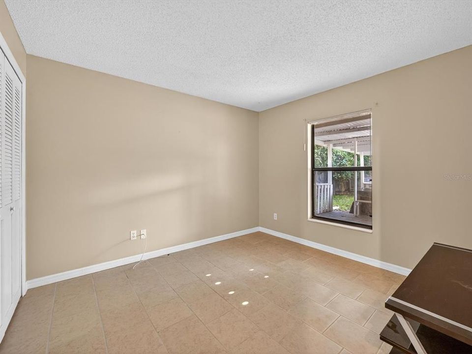 Active With Contract: $279,000 (3 beds, 2 baths, 1189 Square Feet)