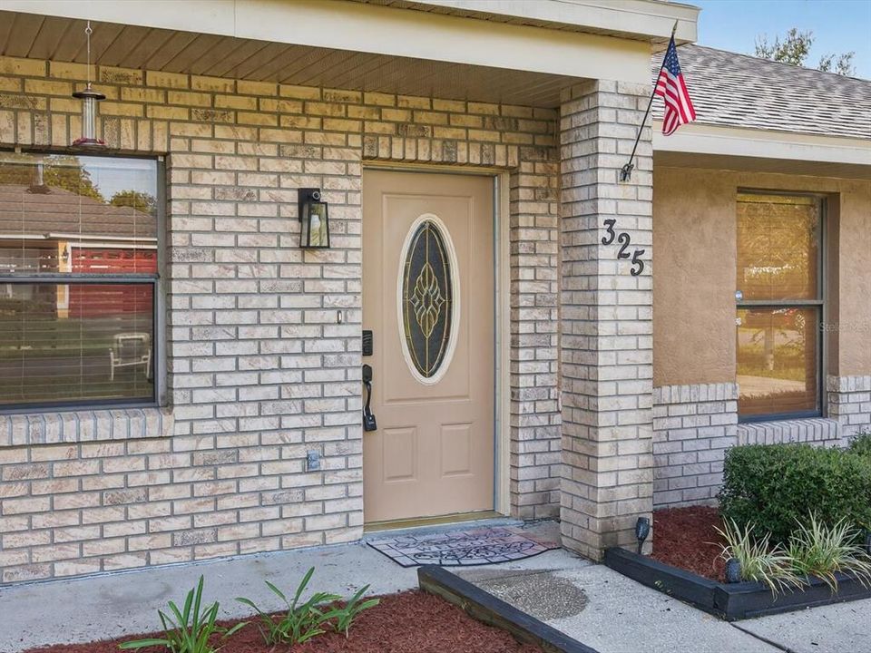 Active With Contract: $279,000 (3 beds, 2 baths, 1189 Square Feet)