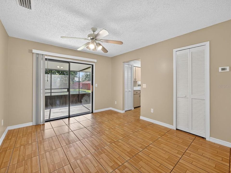 Active With Contract: $279,000 (3 beds, 2 baths, 1189 Square Feet)