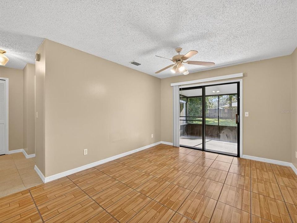 Active With Contract: $279,000 (3 beds, 2 baths, 1189 Square Feet)