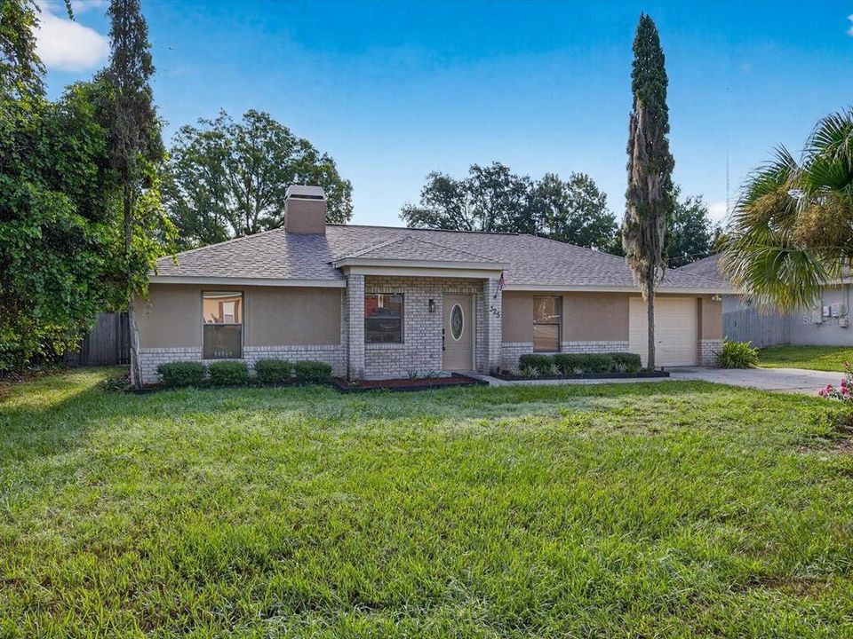 Active With Contract: $279,000 (3 beds, 2 baths, 1189 Square Feet)