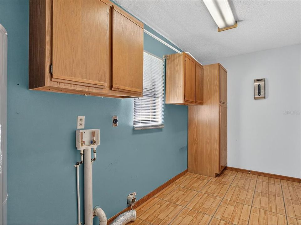 Active With Contract: $279,000 (3 beds, 2 baths, 1189 Square Feet)