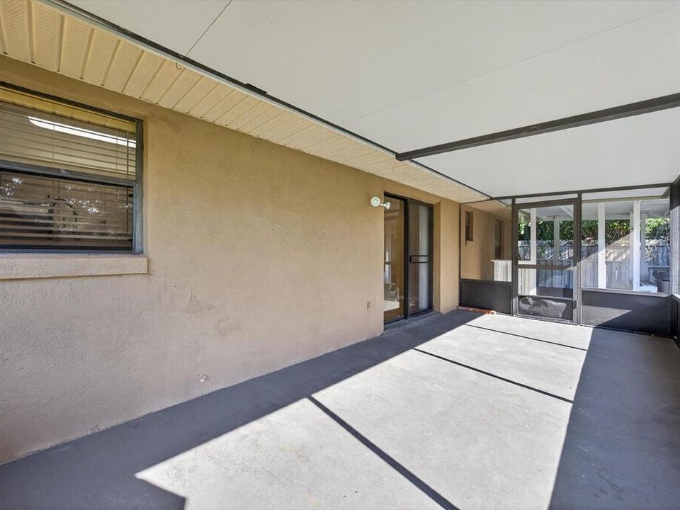 Active With Contract: $279,000 (3 beds, 2 baths, 1189 Square Feet)