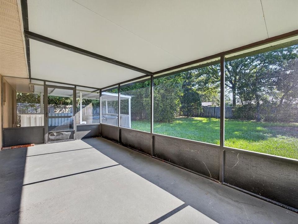 Active With Contract: $279,000 (3 beds, 2 baths, 1189 Square Feet)