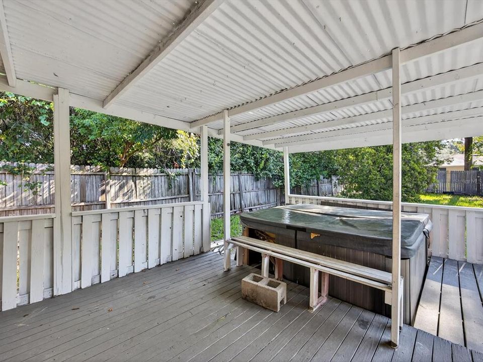 Active With Contract: $279,000 (3 beds, 2 baths, 1189 Square Feet)