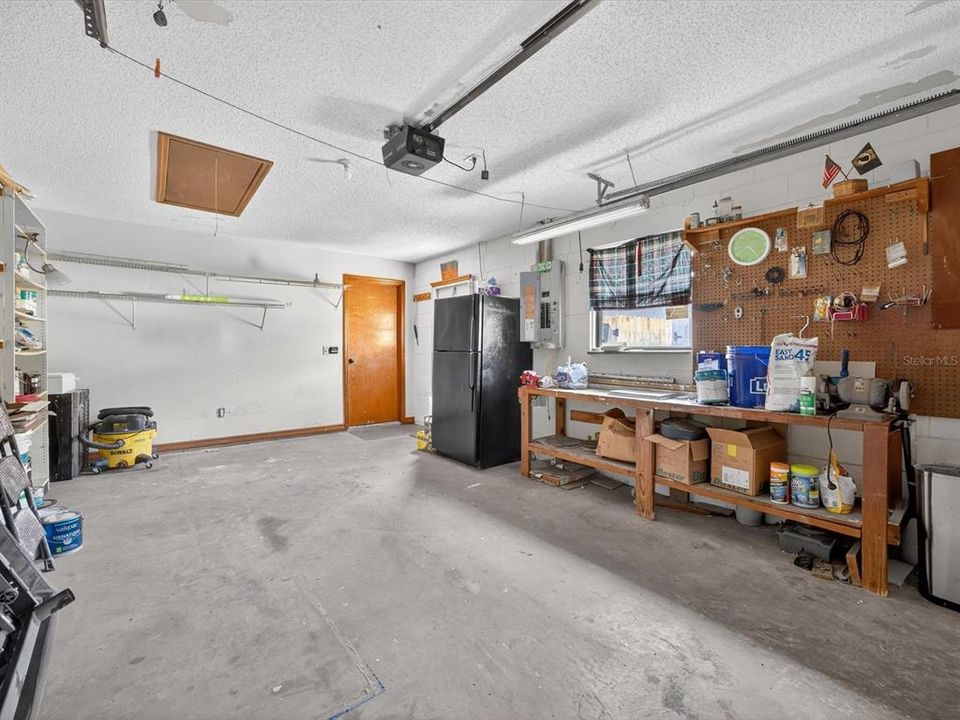 Active With Contract: $279,000 (3 beds, 2 baths, 1189 Square Feet)