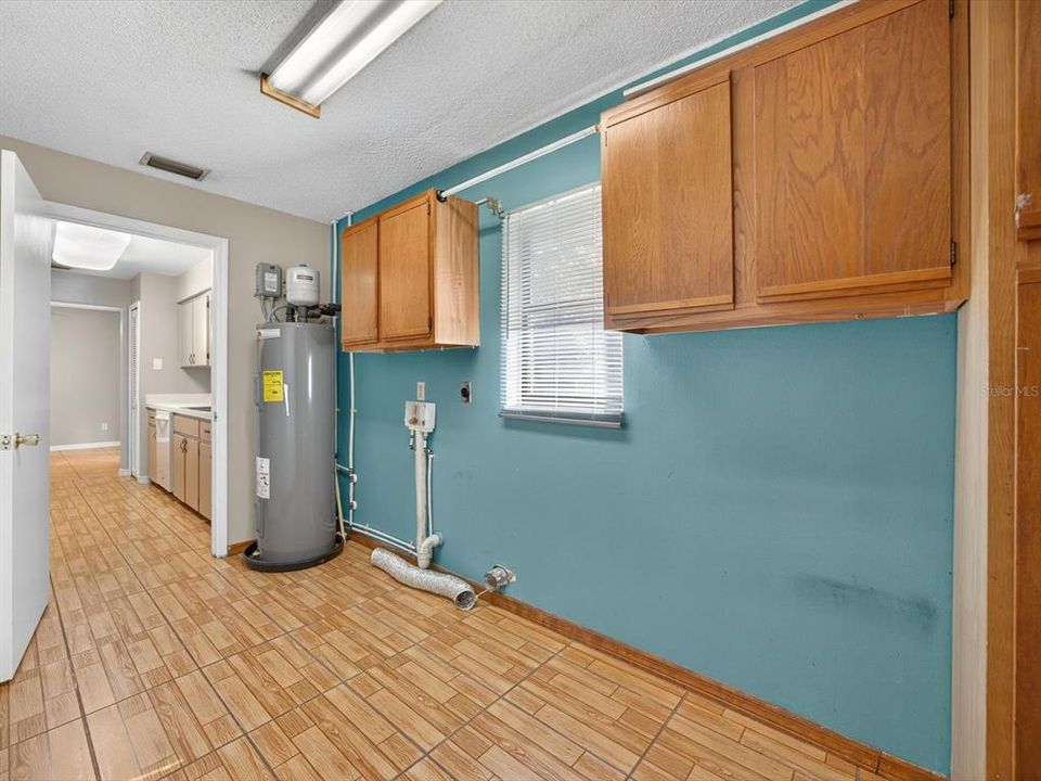 Active With Contract: $279,000 (3 beds, 2 baths, 1189 Square Feet)