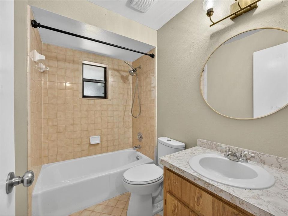 Active With Contract: $279,000 (3 beds, 2 baths, 1189 Square Feet)