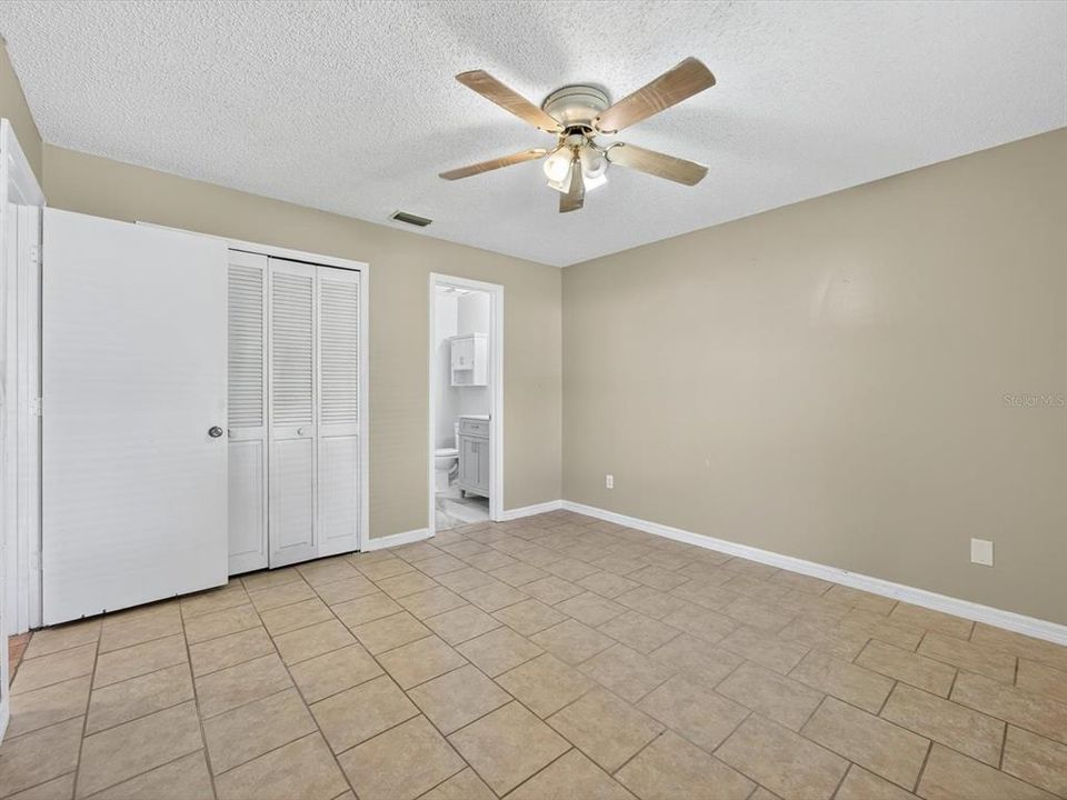 Active With Contract: $279,000 (3 beds, 2 baths, 1189 Square Feet)