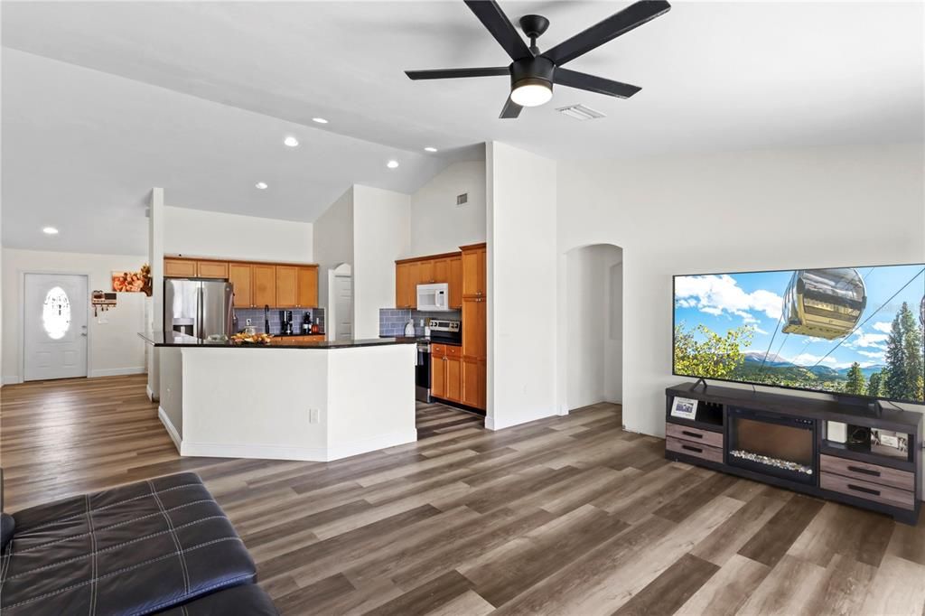 Active With Contract: $254,900 (4 beds, 2 baths, 1851 Square Feet)