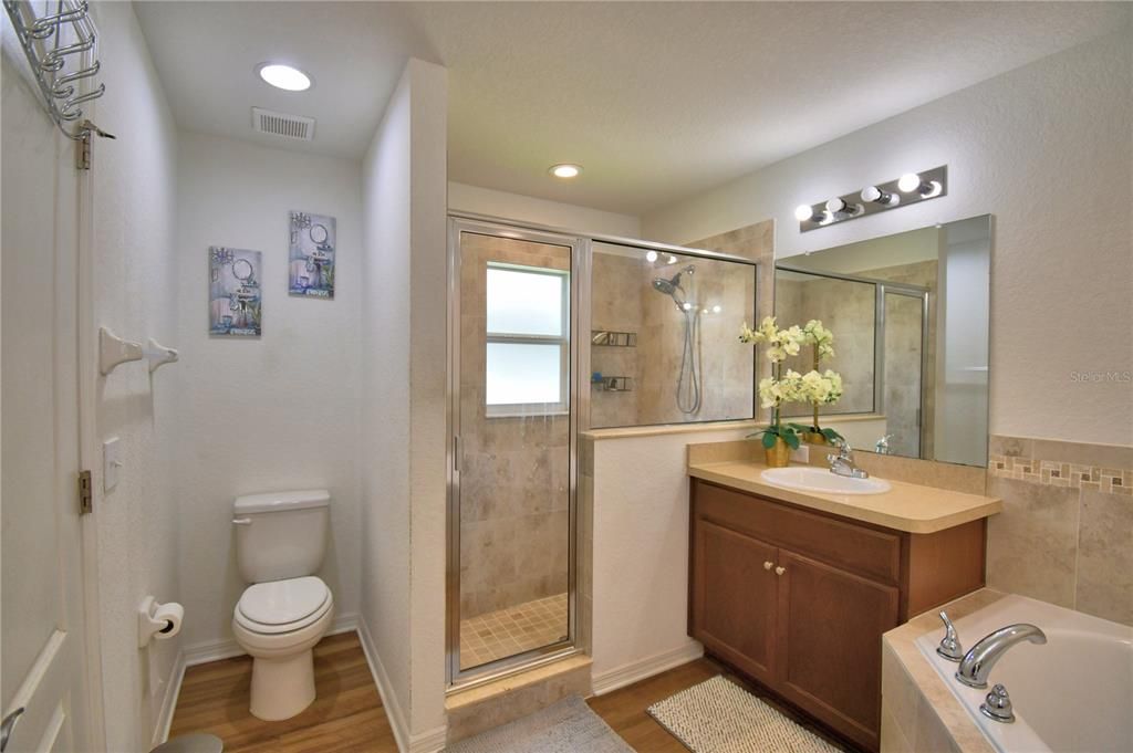 Activo con contrato: $325,990 (3 camas, 2 baños, 1619 Pies cuadrados)