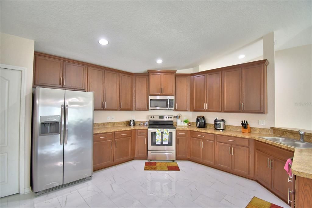 Activo con contrato: $325,990 (3 camas, 2 baños, 1619 Pies cuadrados)