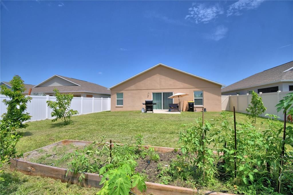 Activo con contrato: $325,990 (3 camas, 2 baños, 1619 Pies cuadrados)