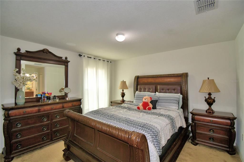 Activo con contrato: $325,990 (3 camas, 2 baños, 1619 Pies cuadrados)