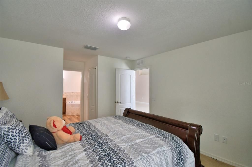 Activo con contrato: $325,990 (3 camas, 2 baños, 1619 Pies cuadrados)