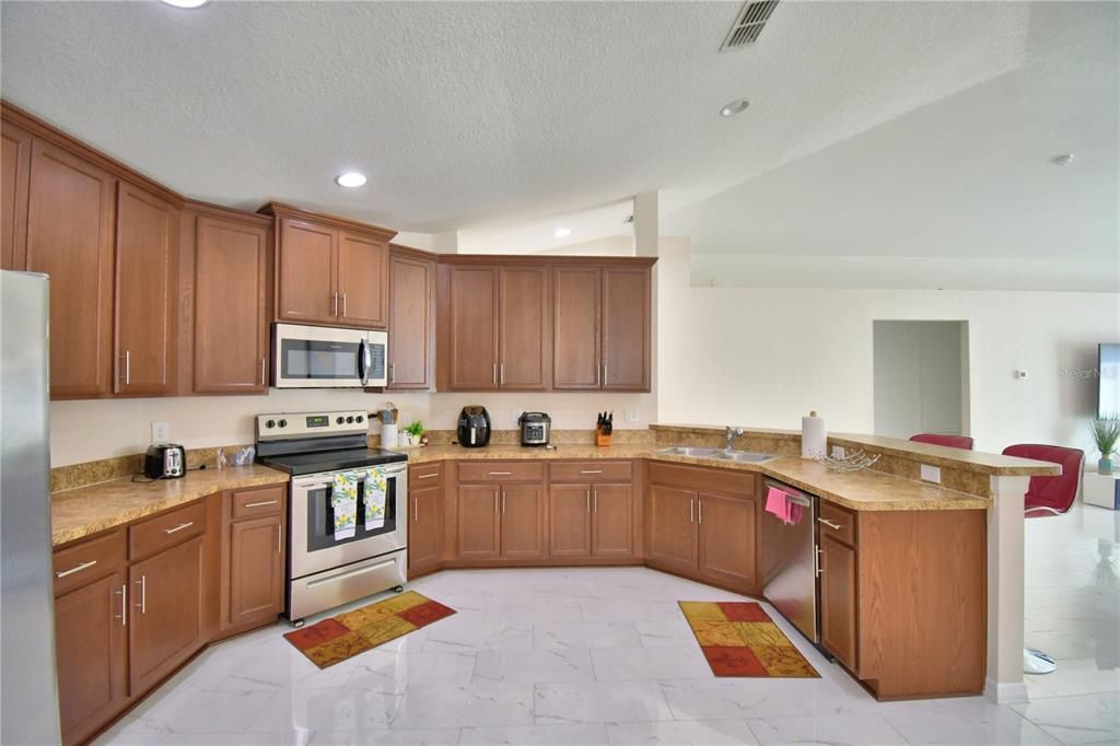 Activo con contrato: $325,990 (3 camas, 2 baños, 1619 Pies cuadrados)