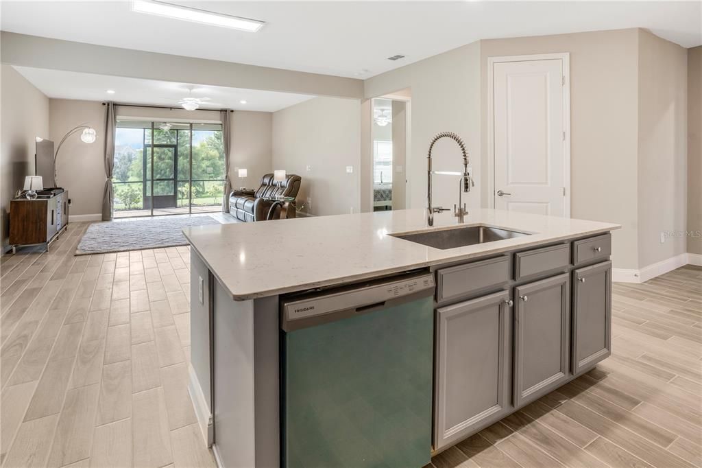 En Venta: $499,999 (4 camas, 2 baños, 1866 Pies cuadrados)