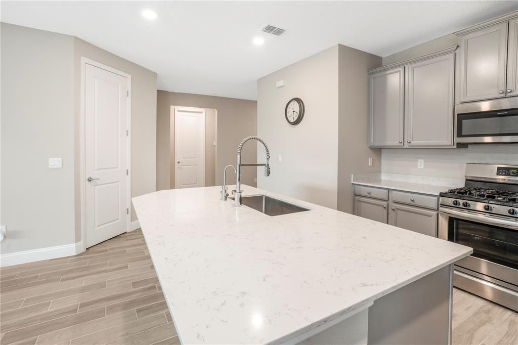 En Venta: $499,999 (4 camas, 2 baños, 1866 Pies cuadrados)