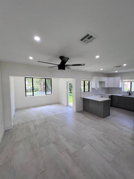 出租: $2,500 (2 贝兹, 2 浴室, 1200 平方英尺)