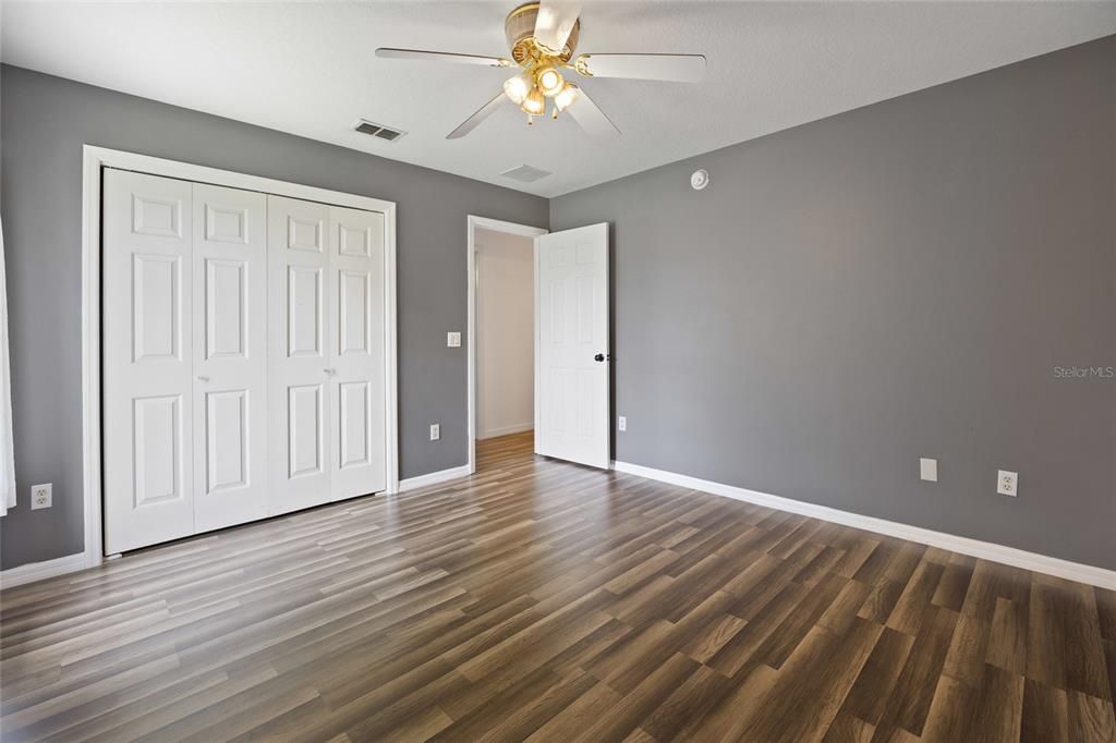 Под контрактом: $474,900 (4 спален, 2 ванн, 1867 Квадратных фут)