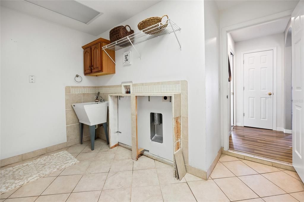 Под контрактом: $474,900 (4 спален, 2 ванн, 1867 Квадратных фут)