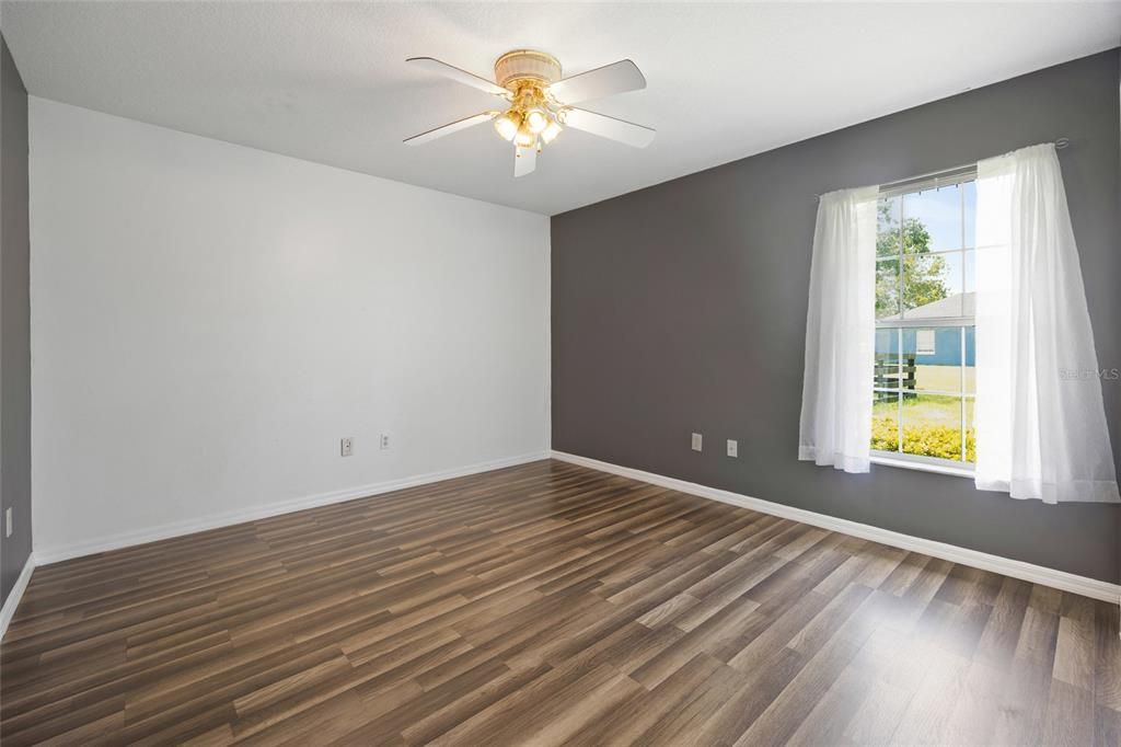 Под контрактом: $474,900 (4 спален, 2 ванн, 1867 Квадратных фут)