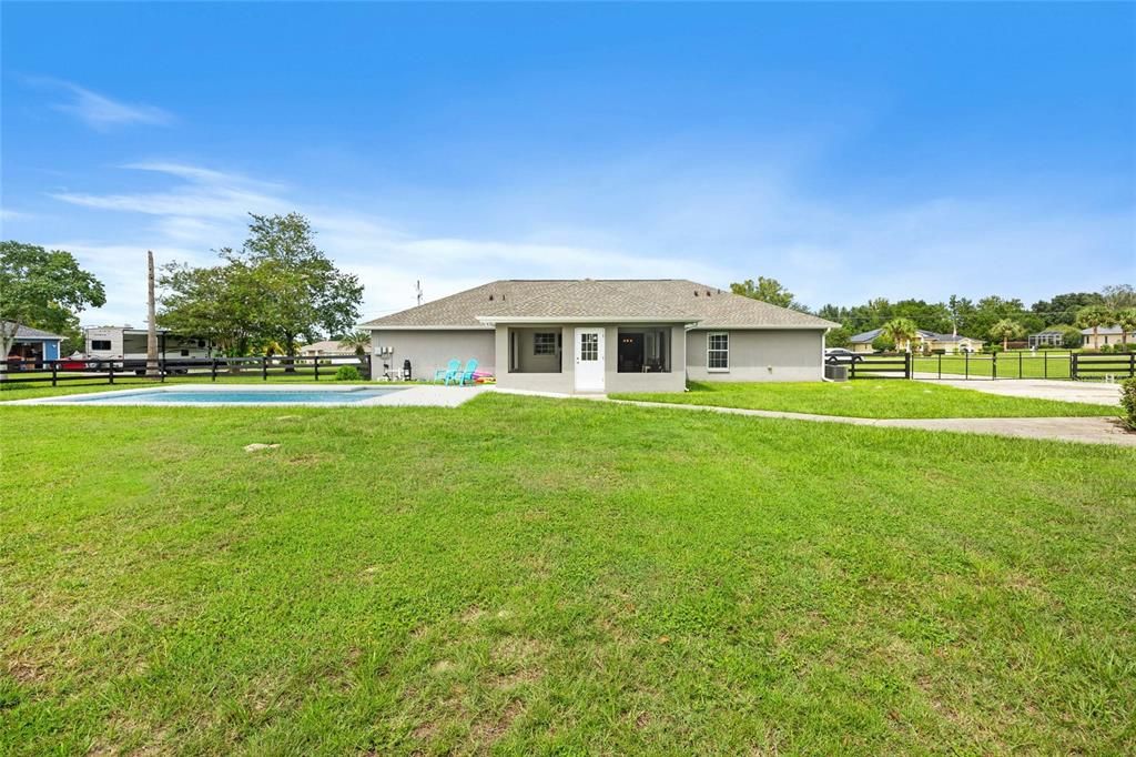 Под контрактом: $474,900 (4 спален, 2 ванн, 1867 Квадратных фут)