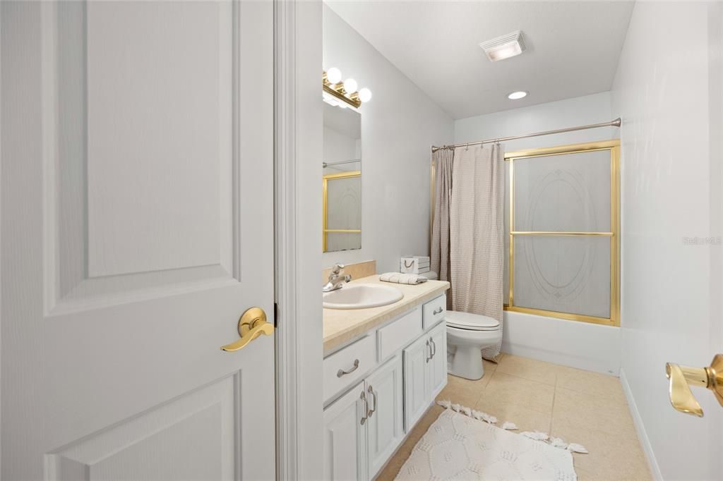 Под контрактом: $474,900 (4 спален, 2 ванн, 1867 Квадратных фут)