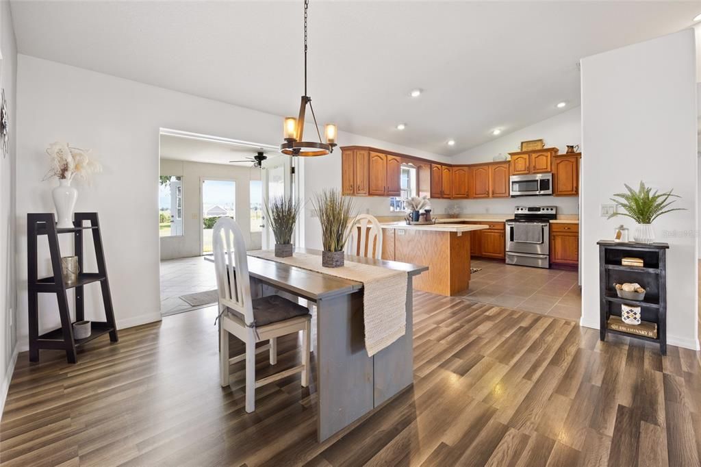 Под контрактом: $474,900 (4 спален, 2 ванн, 1867 Квадратных фут)