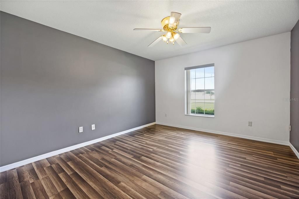 Под контрактом: $474,900 (4 спален, 2 ванн, 1867 Квадратных фут)