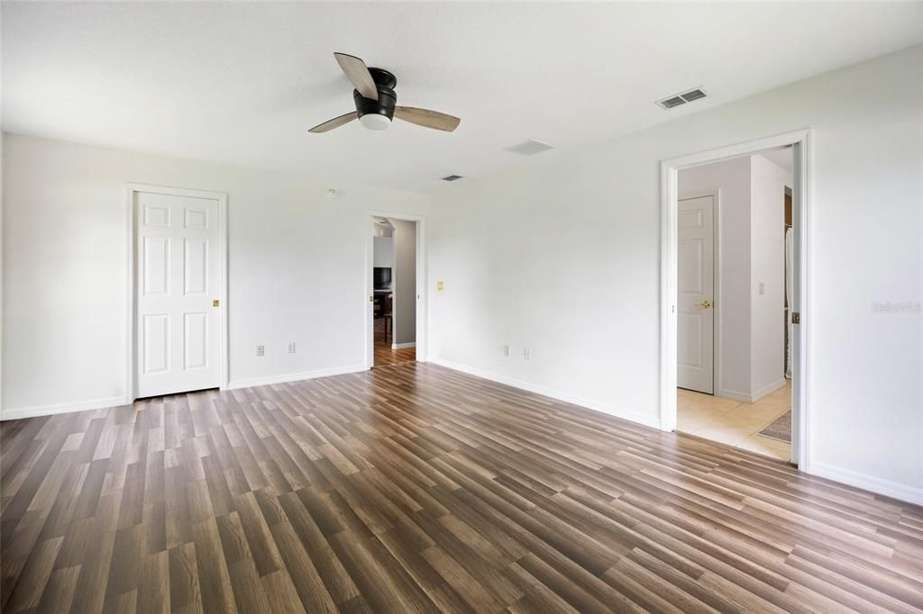 Под контрактом: $474,900 (4 спален, 2 ванн, 1867 Квадратных фут)