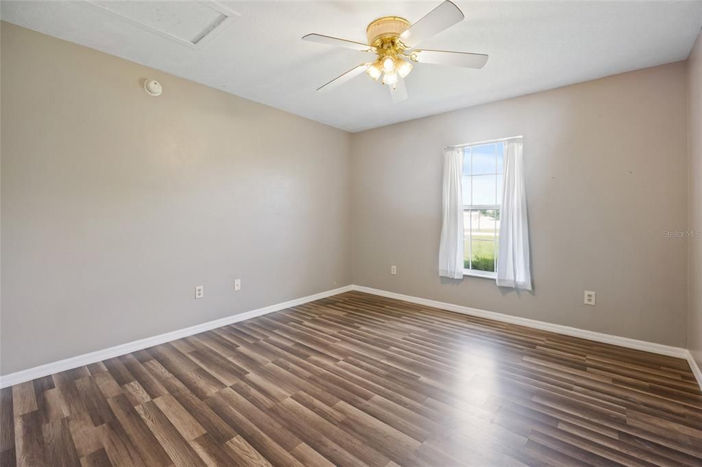 Под контрактом: $474,900 (4 спален, 2 ванн, 1867 Квадратных фут)