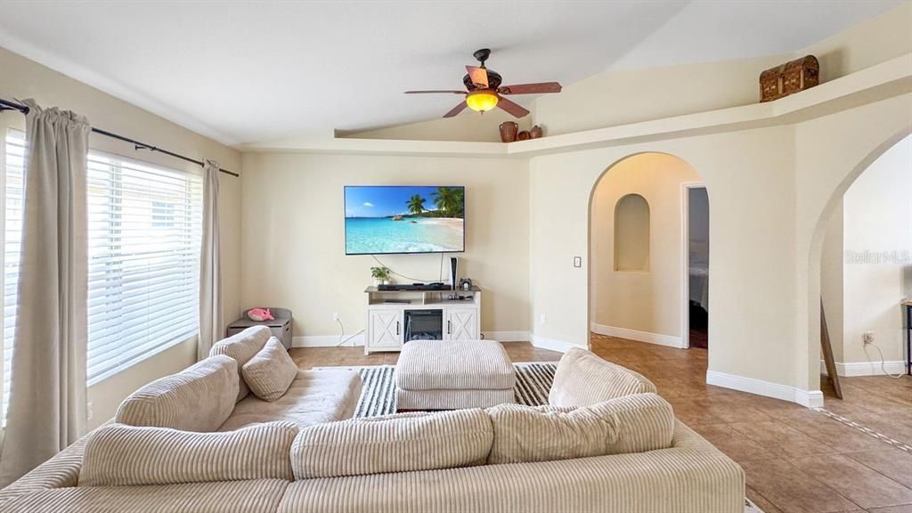 Active With Contract: $340,000 (3 beds, 2 baths, 1342 Square Feet)