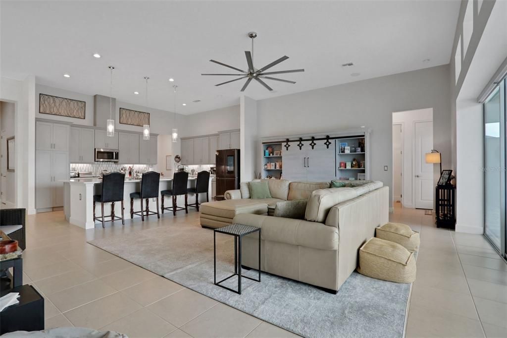 En Venta: $749,000 (4 camas, 3 baños, 2560 Pies cuadrados)