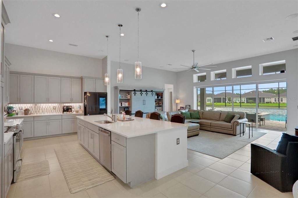 En Venta: $749,000 (4 camas, 3 baños, 2560 Pies cuadrados)