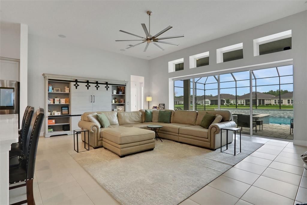 En Venta: $749,000 (4 camas, 3 baños, 2560 Pies cuadrados)