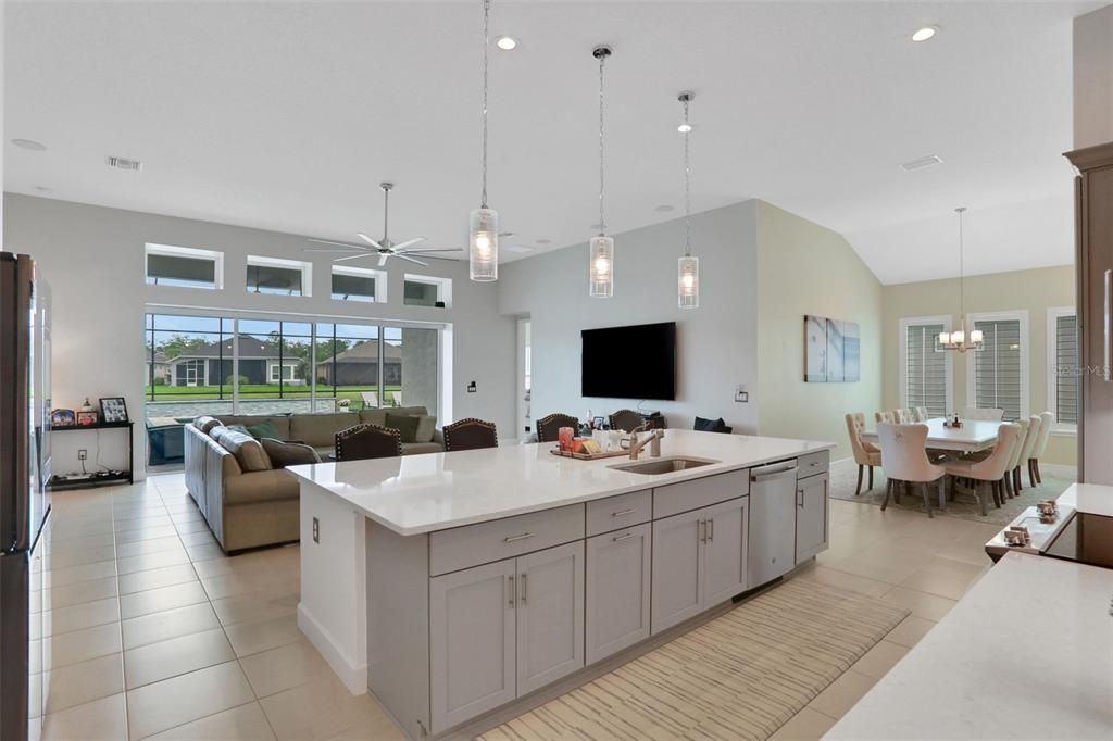 En Venta: $749,000 (4 camas, 3 baños, 2560 Pies cuadrados)