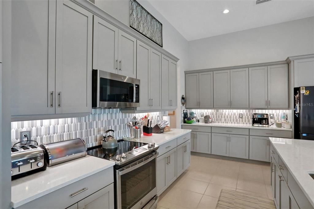 En Venta: $749,000 (4 camas, 3 baños, 2560 Pies cuadrados)