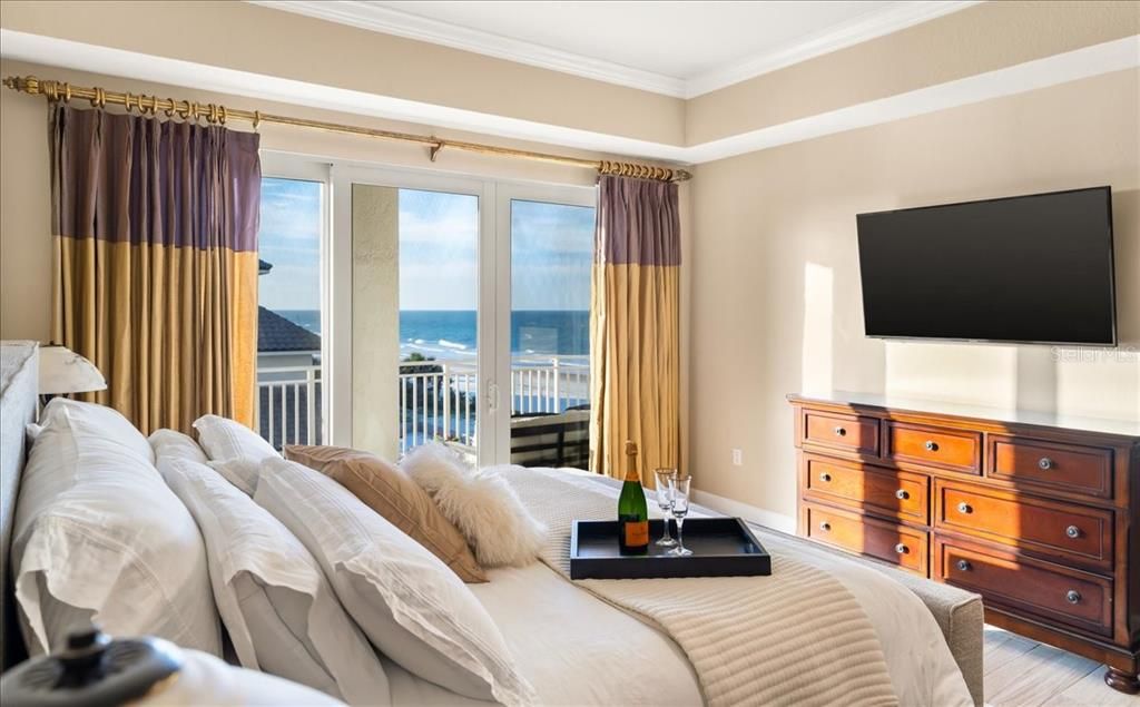 For Sale: $725,000 (3 beds, 3 baths, 2325 Square Feet)