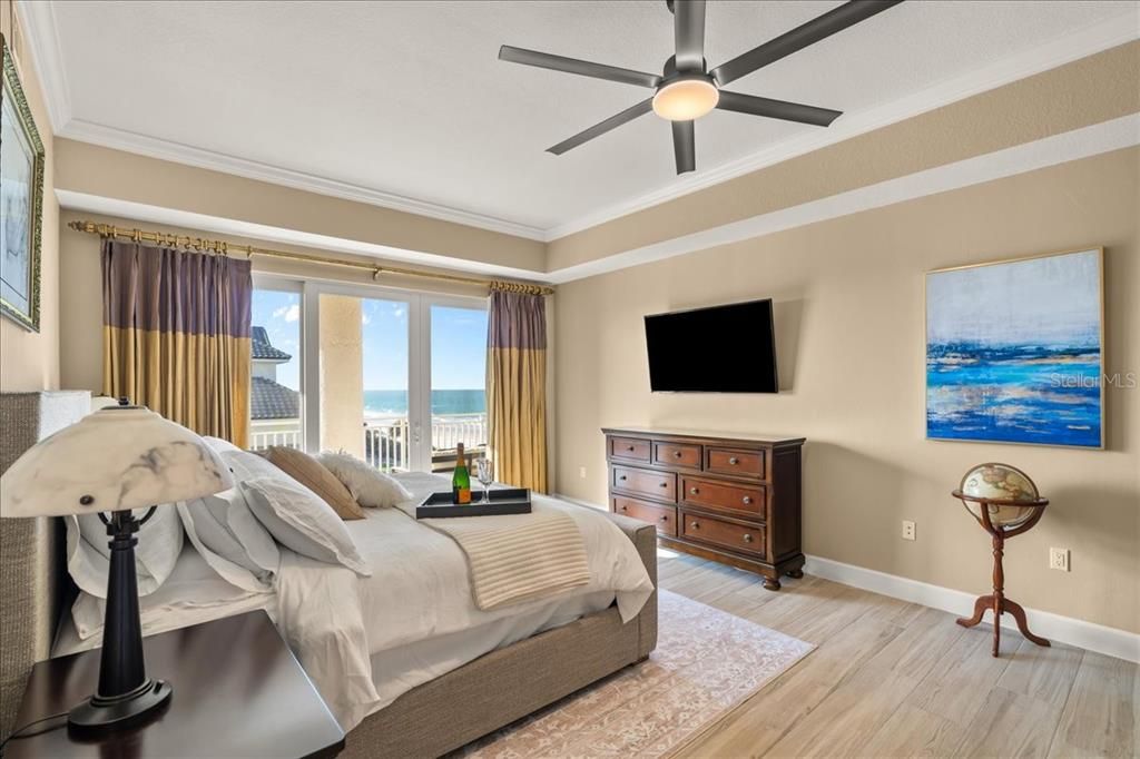 For Sale: $725,000 (3 beds, 3 baths, 2325 Square Feet)