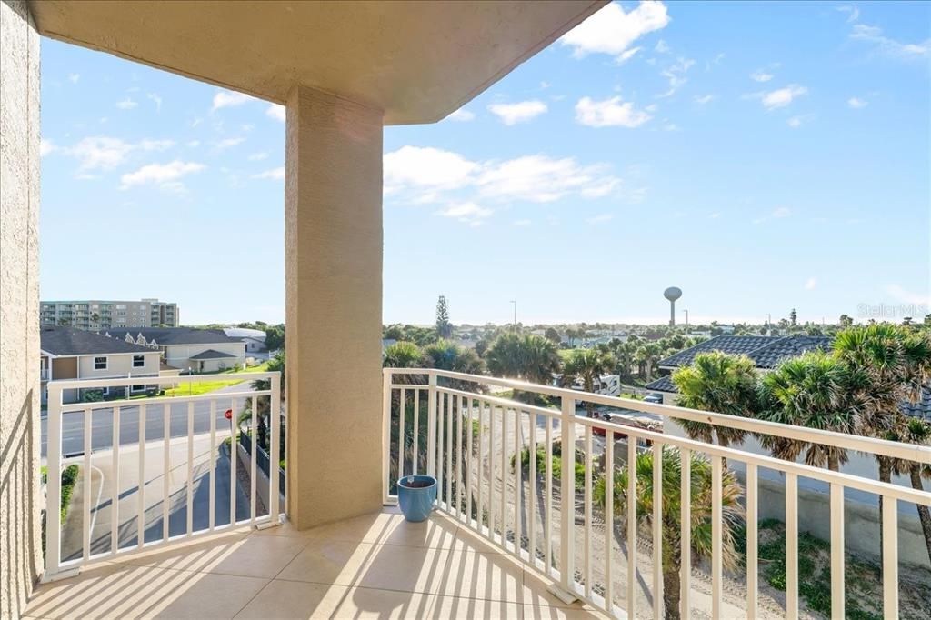 For Sale: $725,000 (3 beds, 3 baths, 2325 Square Feet)