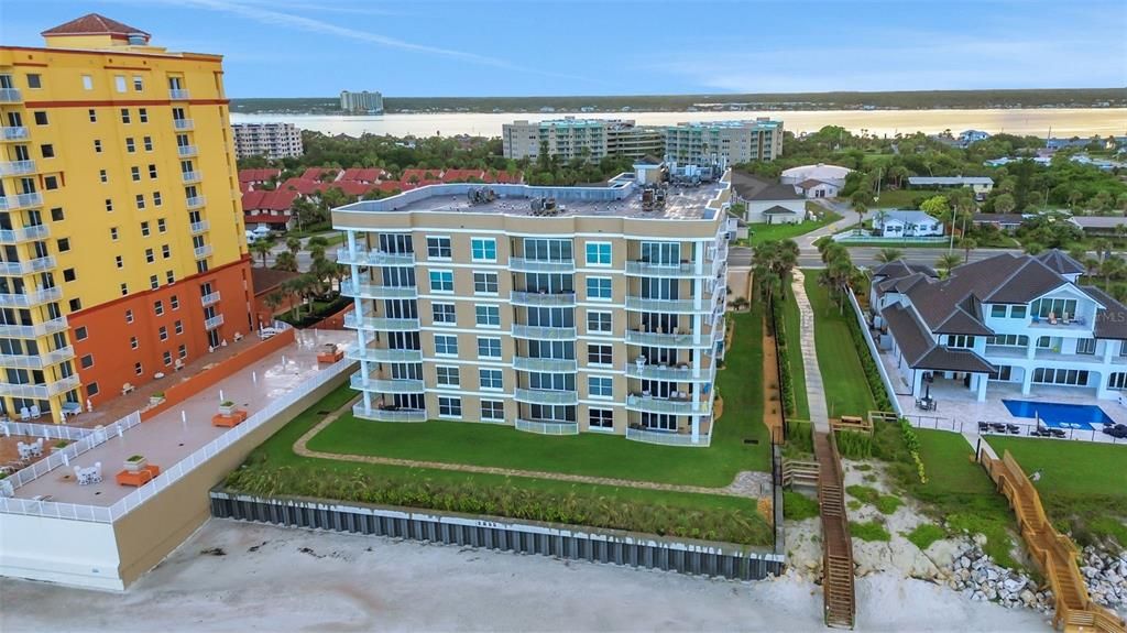 For Sale: $725,000 (3 beds, 3 baths, 2325 Square Feet)