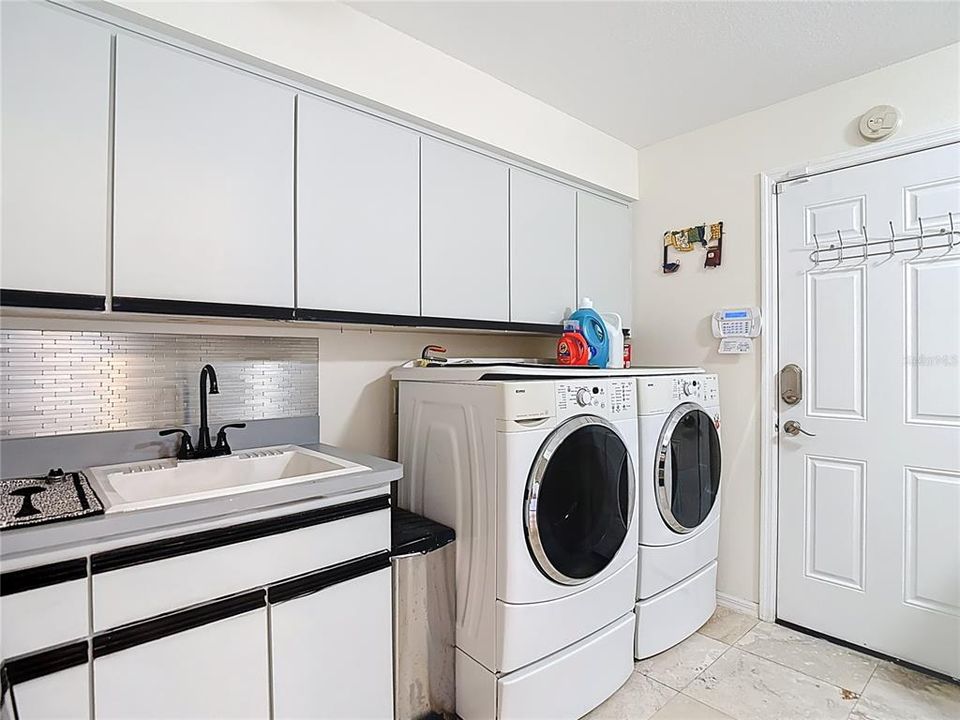 En Venta: $660,000 (3 camas, 2 baños, 2948 Pies cuadrados)