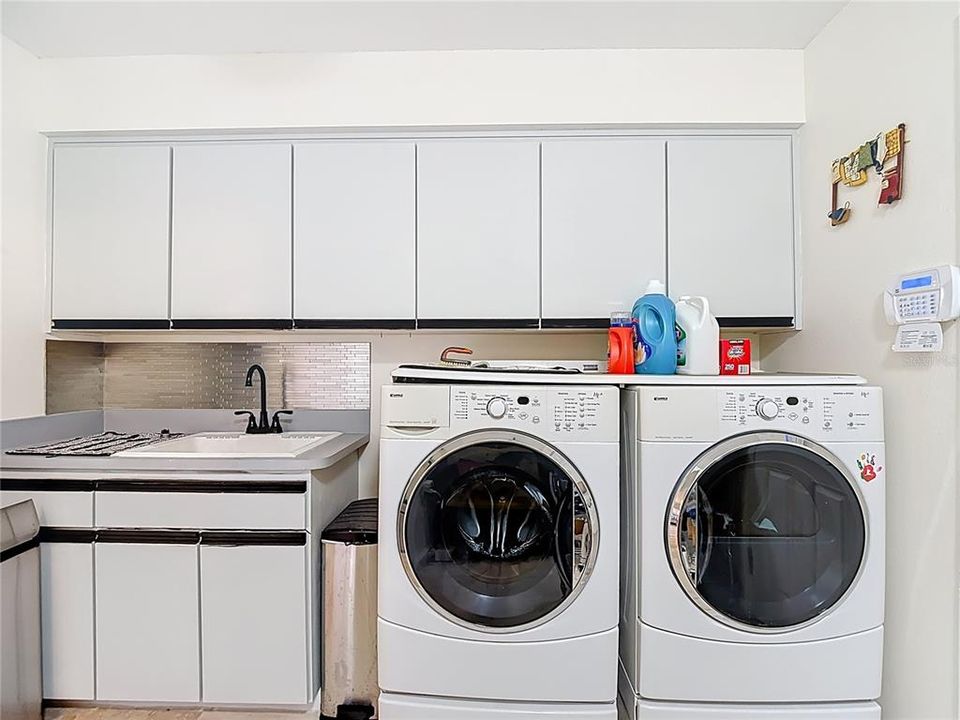 En Venta: $660,000 (3 camas, 2 baños, 2948 Pies cuadrados)