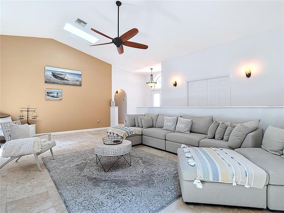 En Venta: $660,000 (3 camas, 2 baños, 2948 Pies cuadrados)